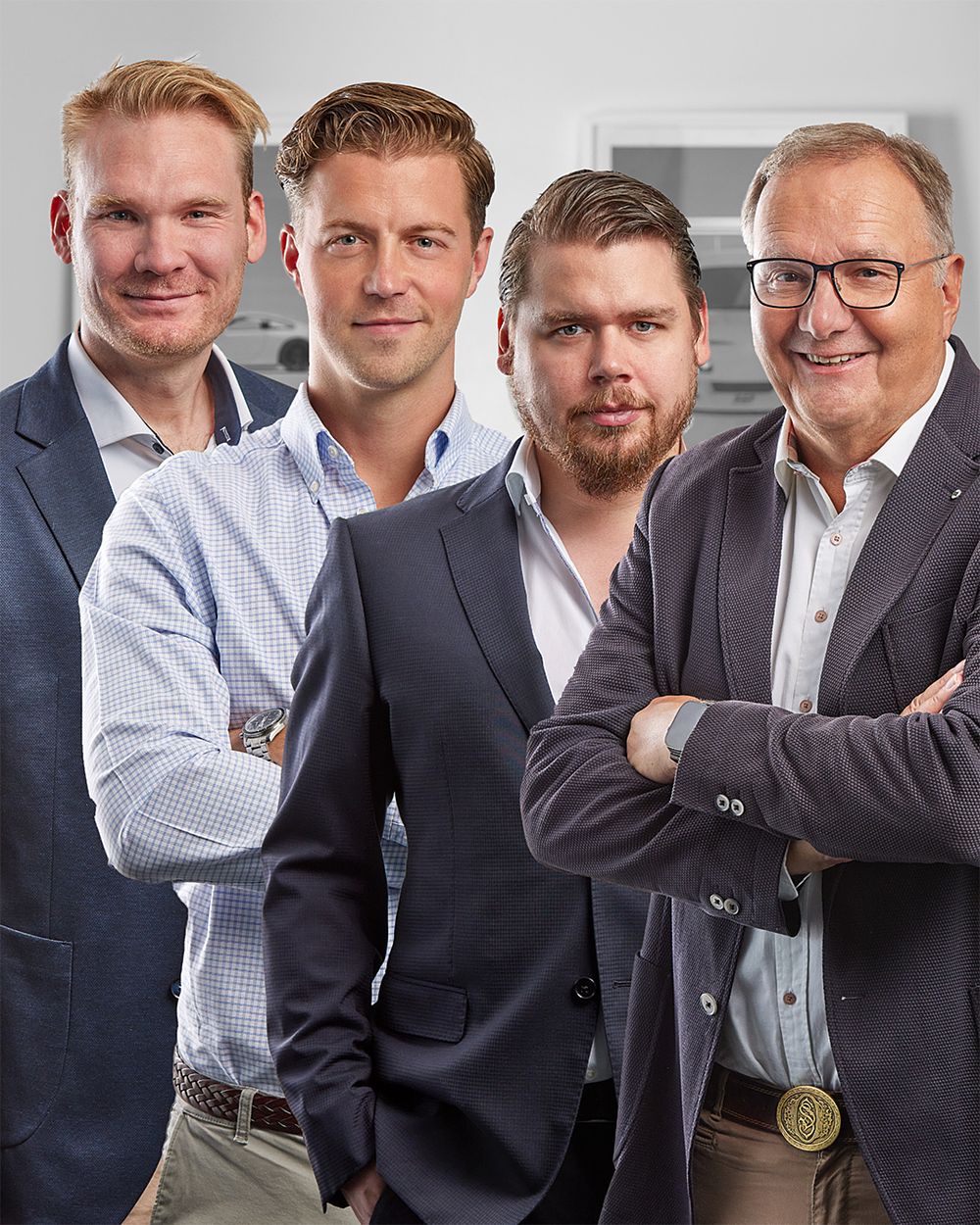 Jürgen Woestmeyer mit den drei Teamleitungen der Kanzlei